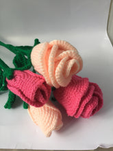 Load image into Gallery viewer, Crochet Roses